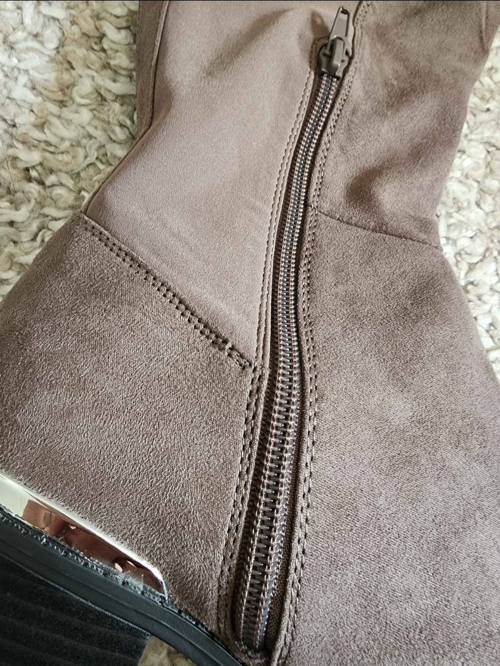 Guess Knee-High Faux Suede Riding Boots in Taupe Size 10 - Picture 5 of 7
